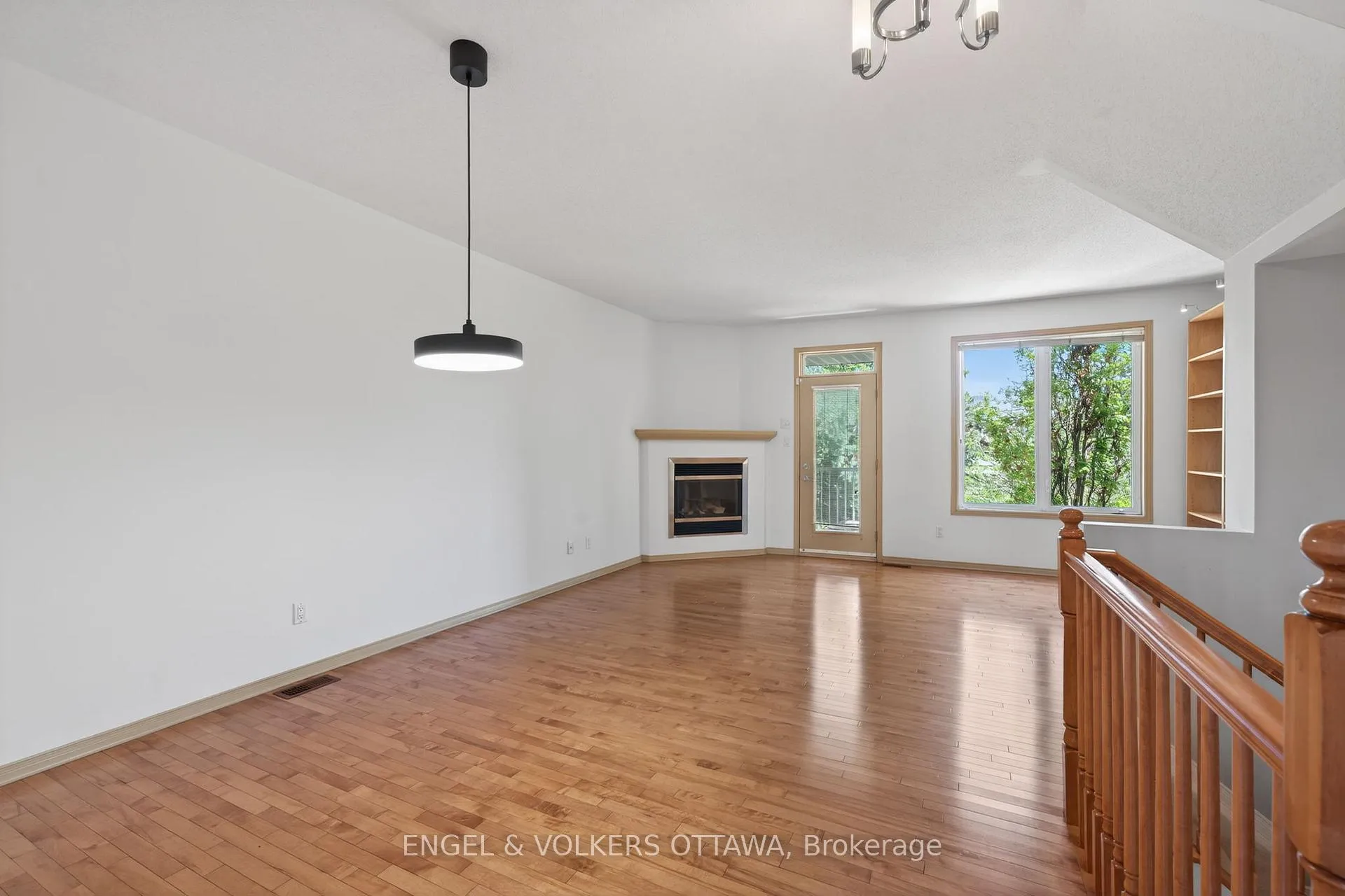 Photo 13 of 27 Briarway Private, Ottawa, Westboro North — HOMEH