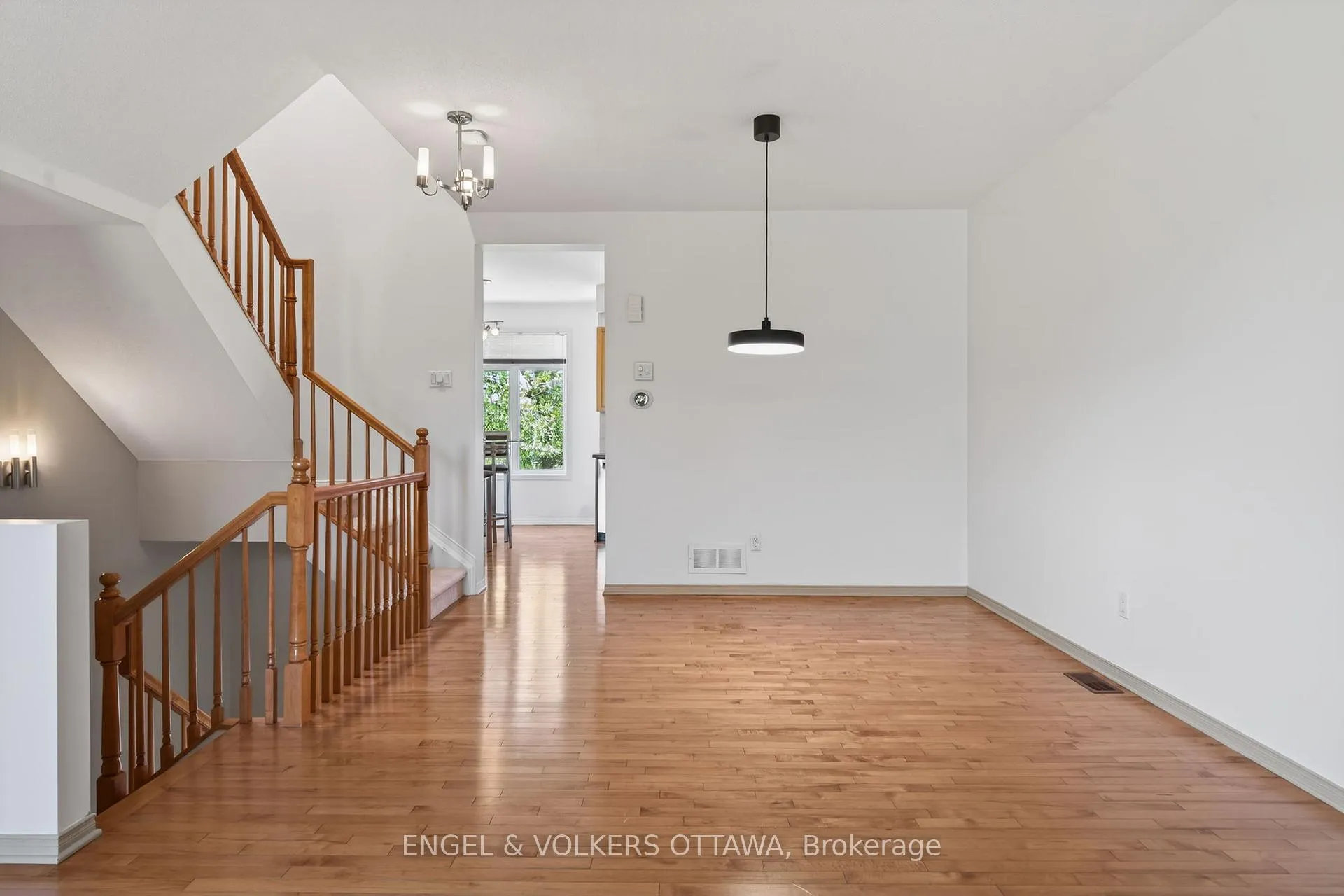 Photo 16 of 27 Briarway Private, Ottawa, Westboro North — HOMEH