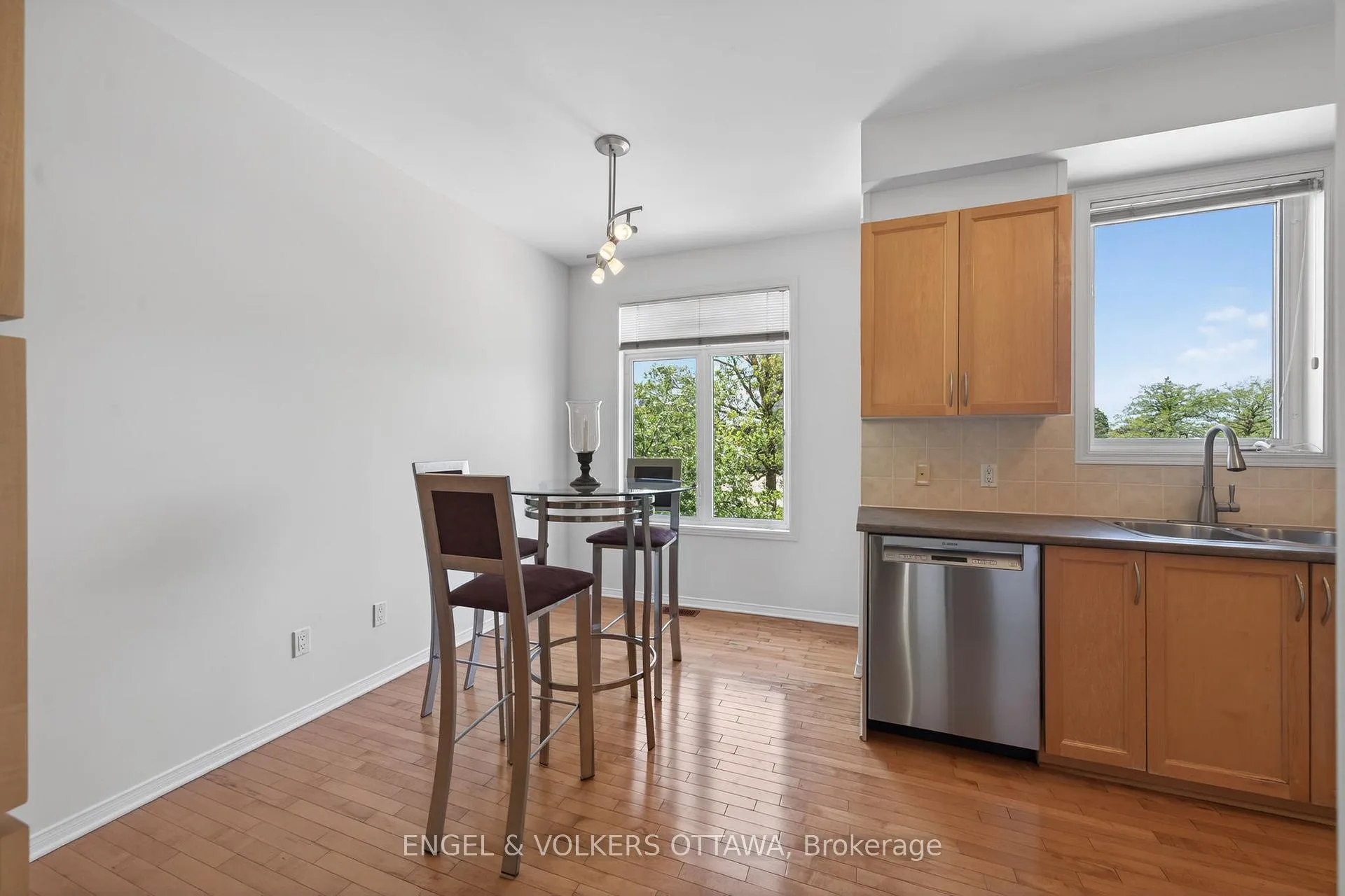 Photo 17 of 27 Briarway Private, Ottawa, Westboro North — HOMEH