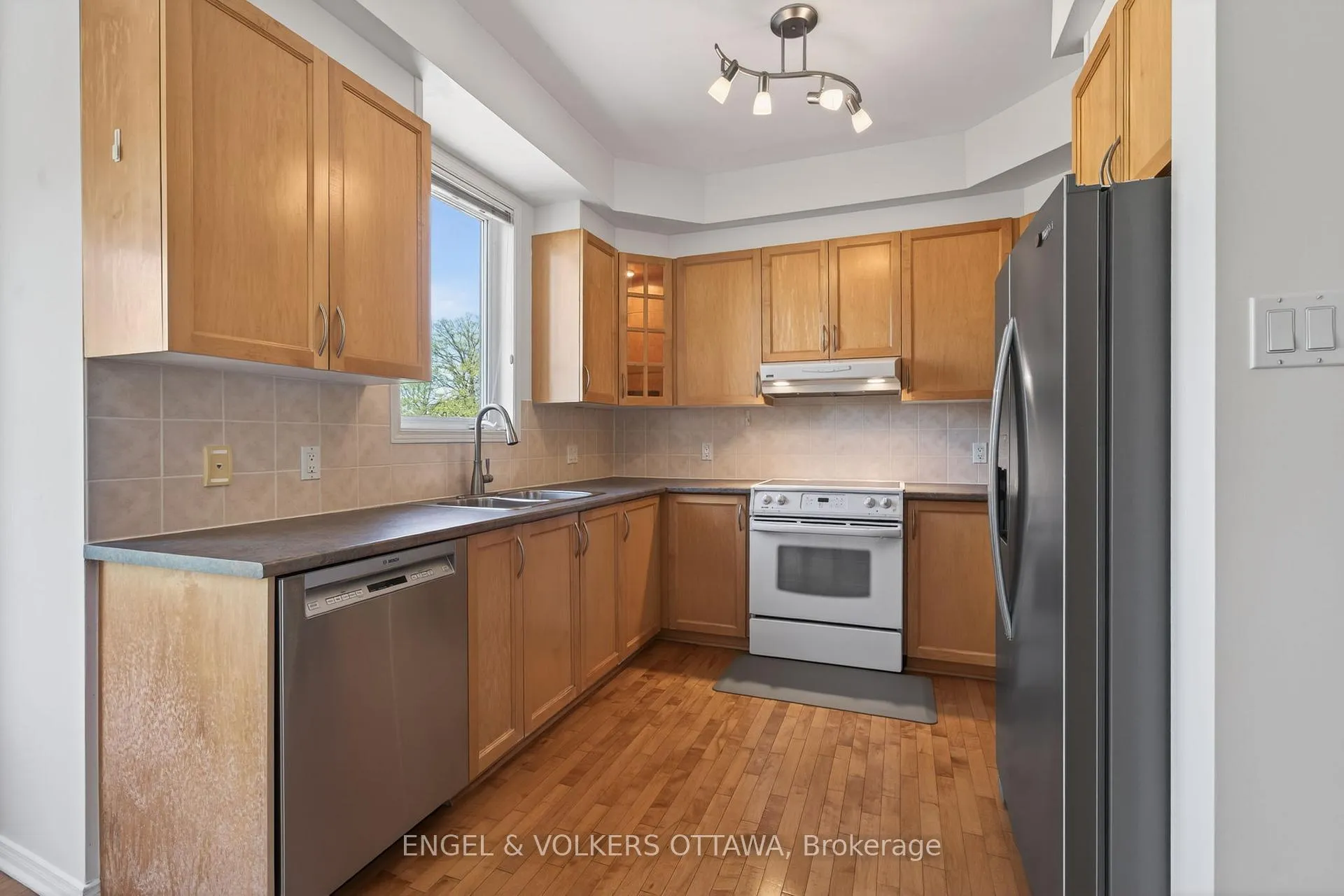 Photo 18 of 27 Briarway Private, Ottawa, Westboro North — HOMEH