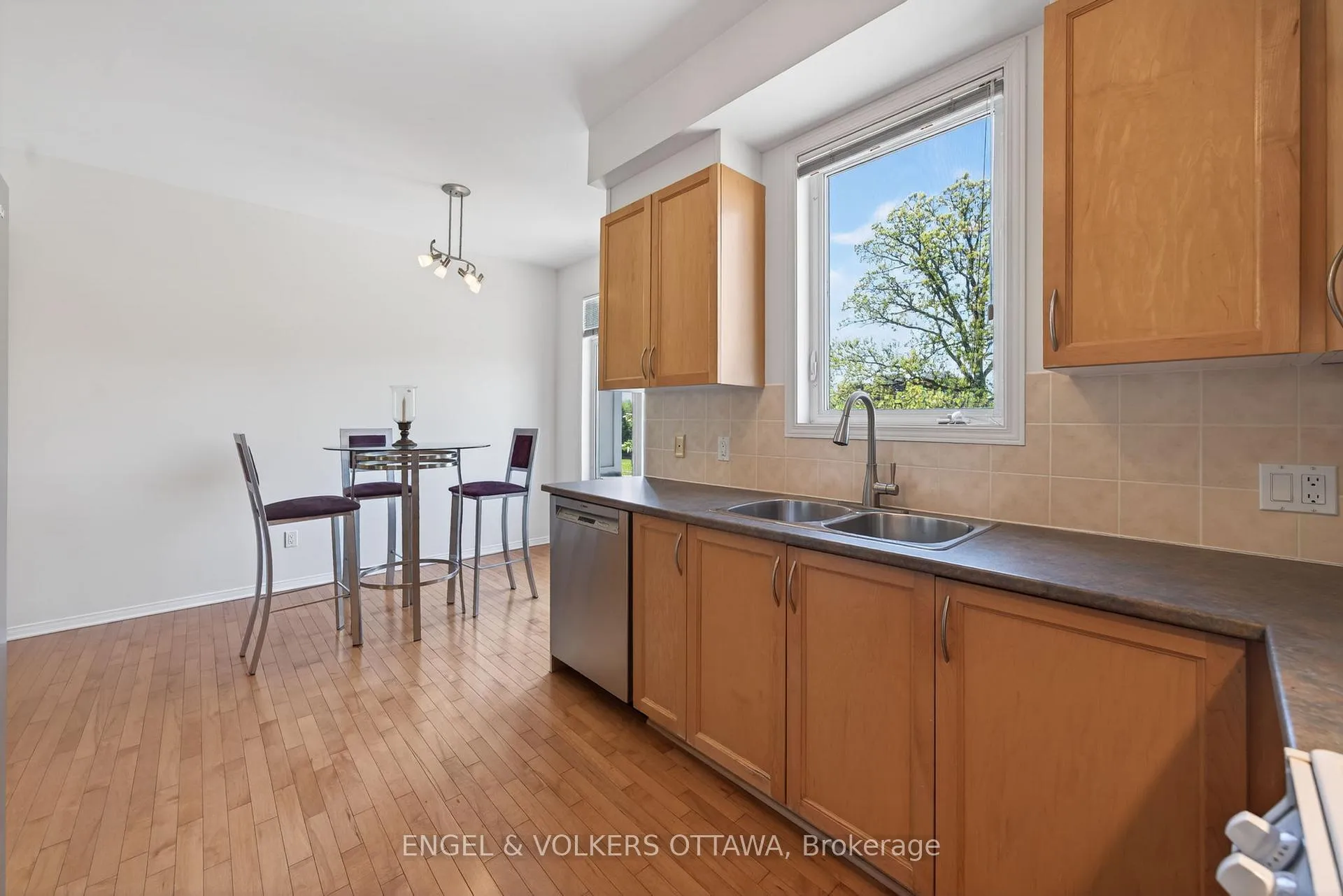 Photo 20 of 27 Briarway Private, Ottawa, Westboro North — HOMEH