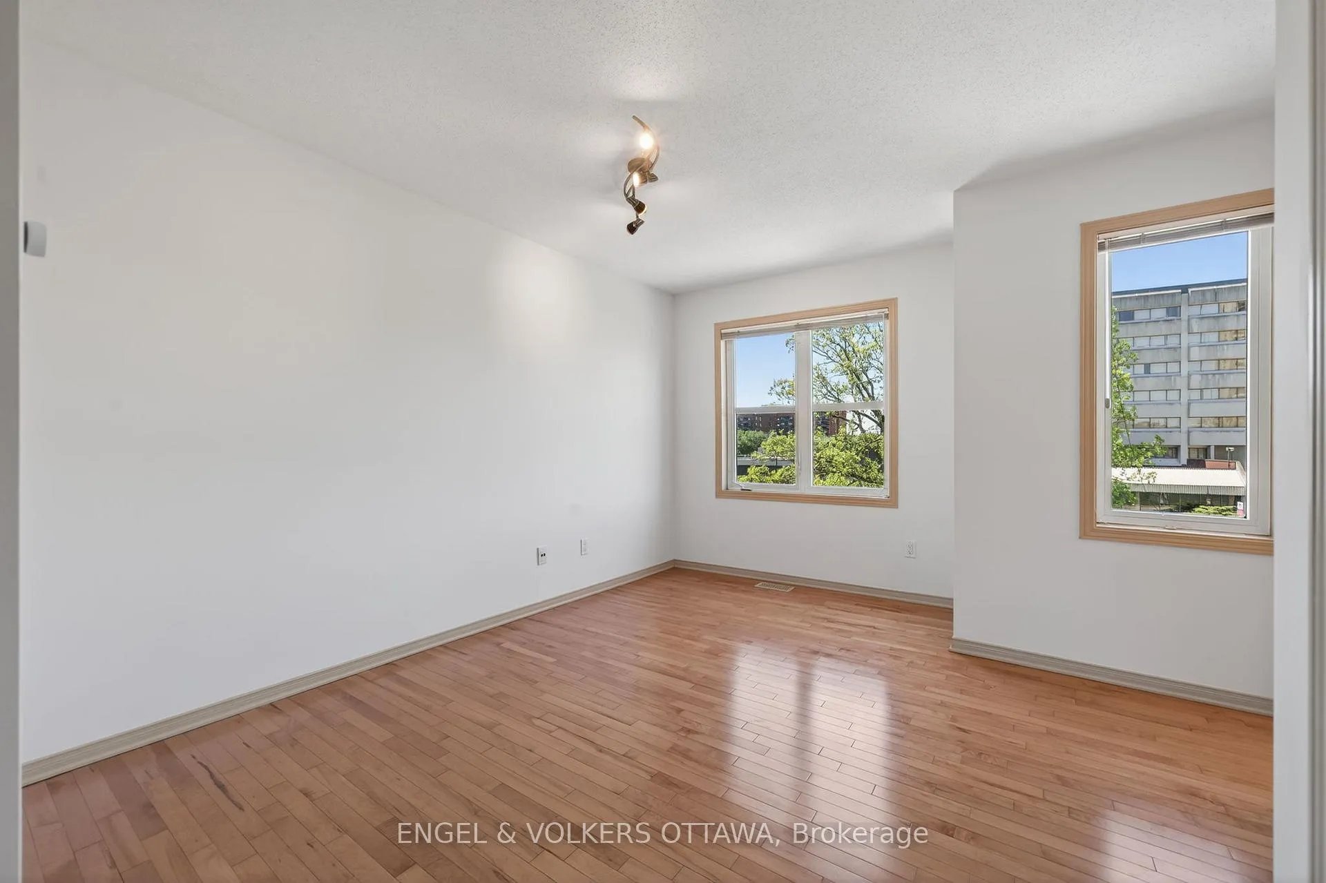 Photo 30 of 27 Briarway Private, Ottawa, Westboro North — HOMEH