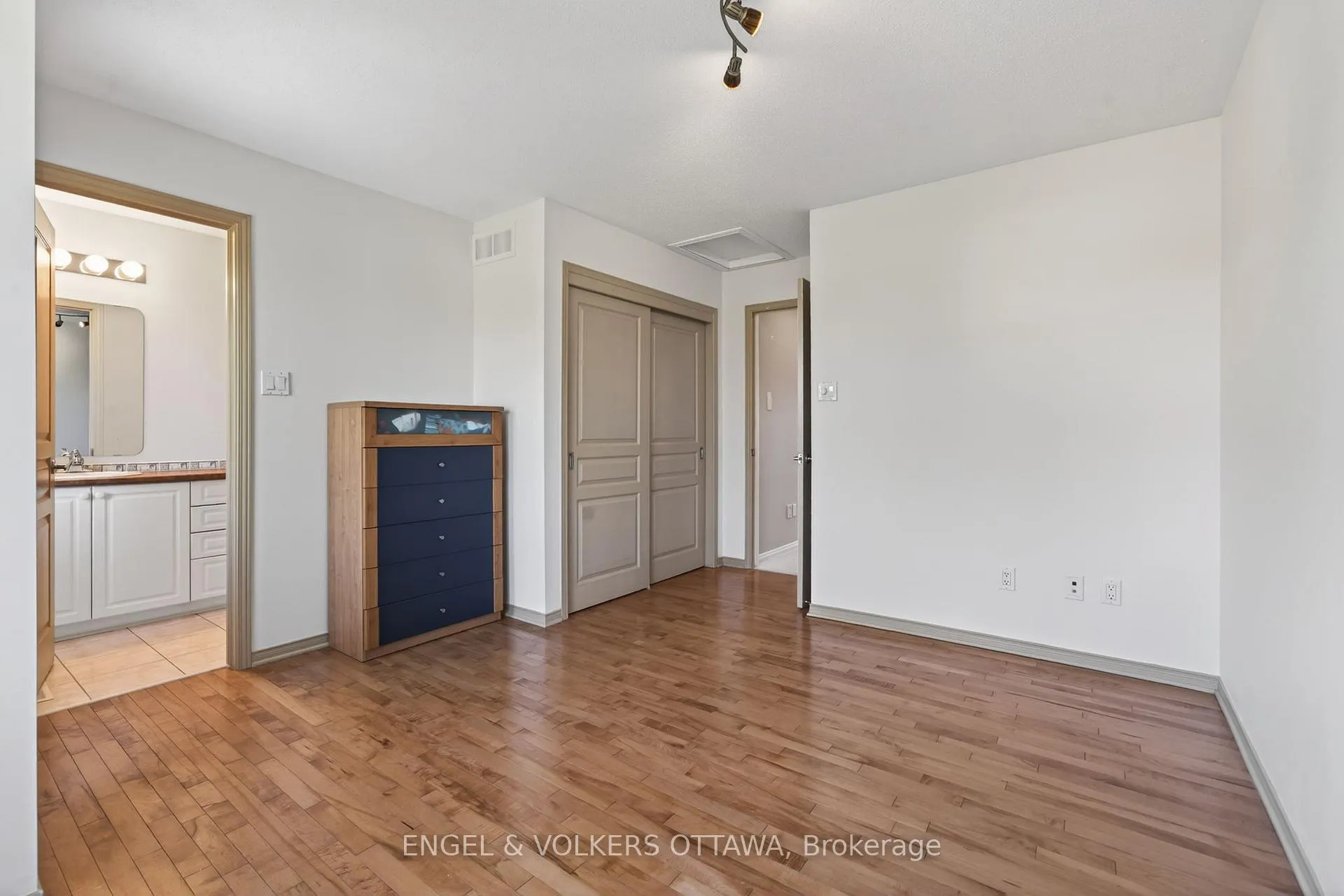 Photo 31 of 27 Briarway Private, Ottawa, Westboro North — HOMEH