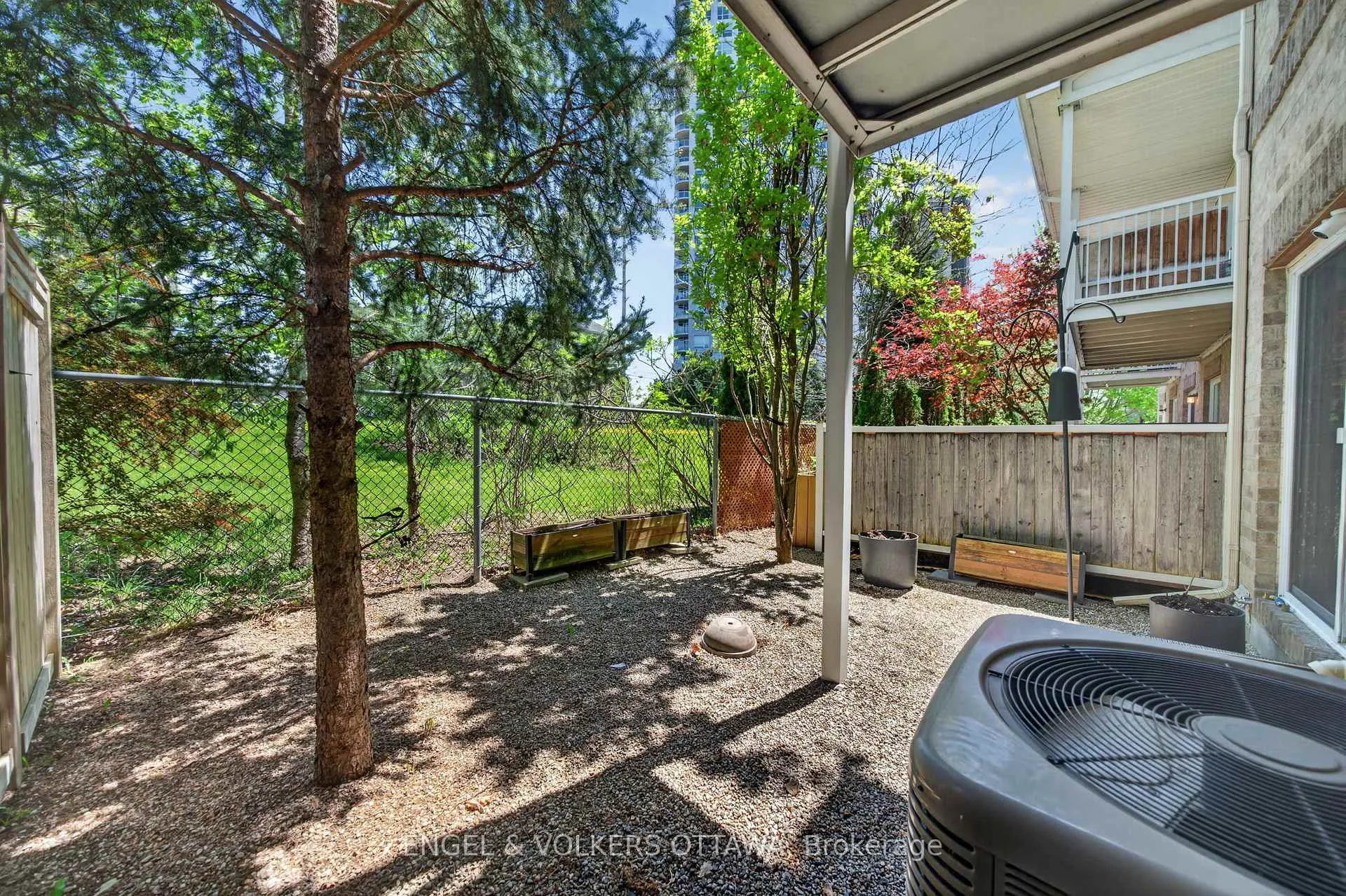 Photo 35 of 27 Briarway Private, Ottawa, Westboro North — HOMEH