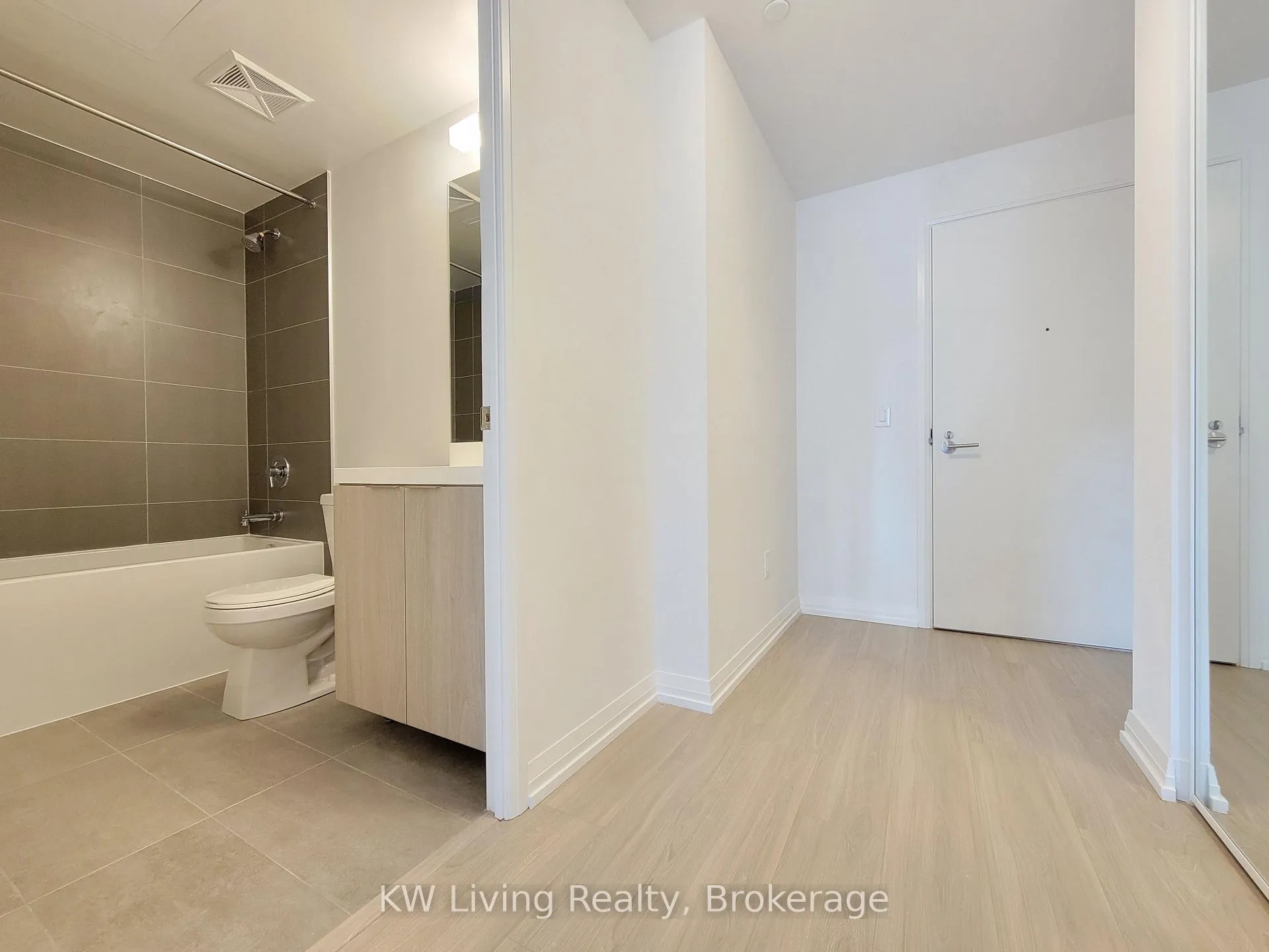 Photo 4 of Unit 4522, 28 Widmer Street, Toronto, Waterfront Communities — HOMEH
