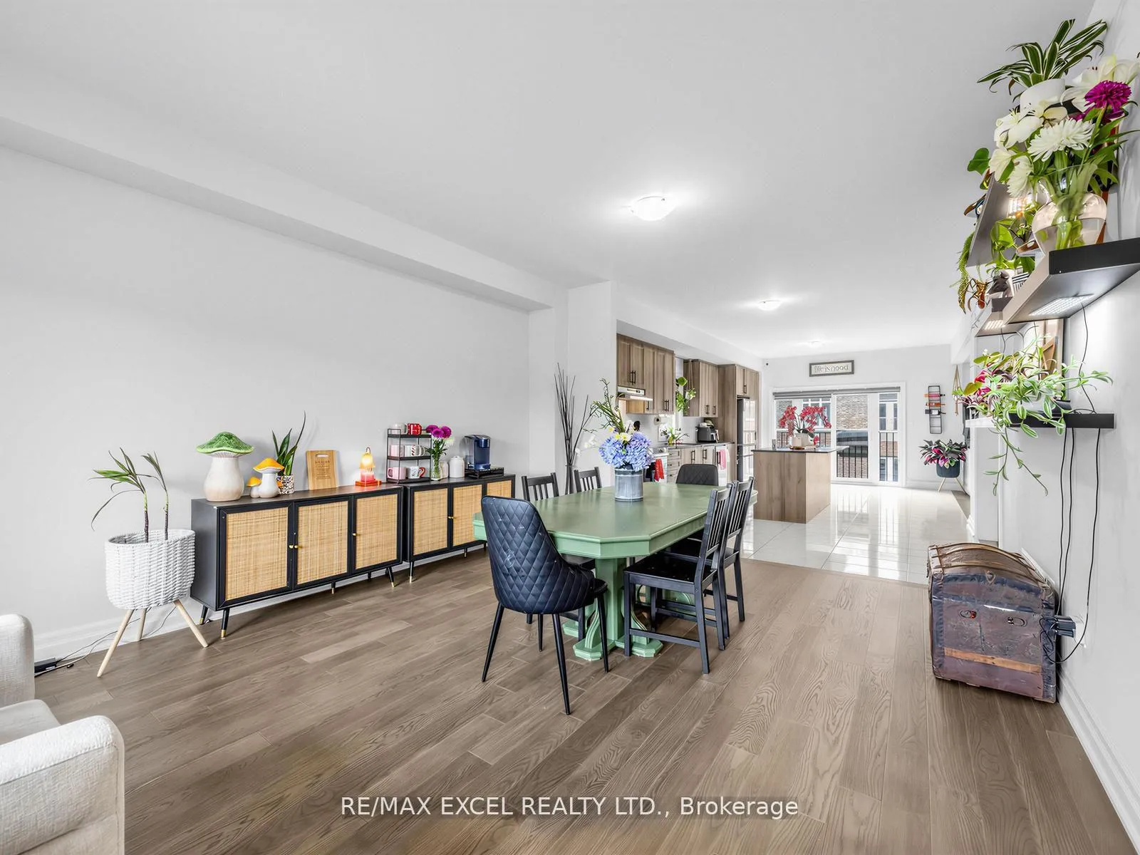 Photo 4 of 1454 Stovell Crescent, Innisfil, Lefroy — HOMEH