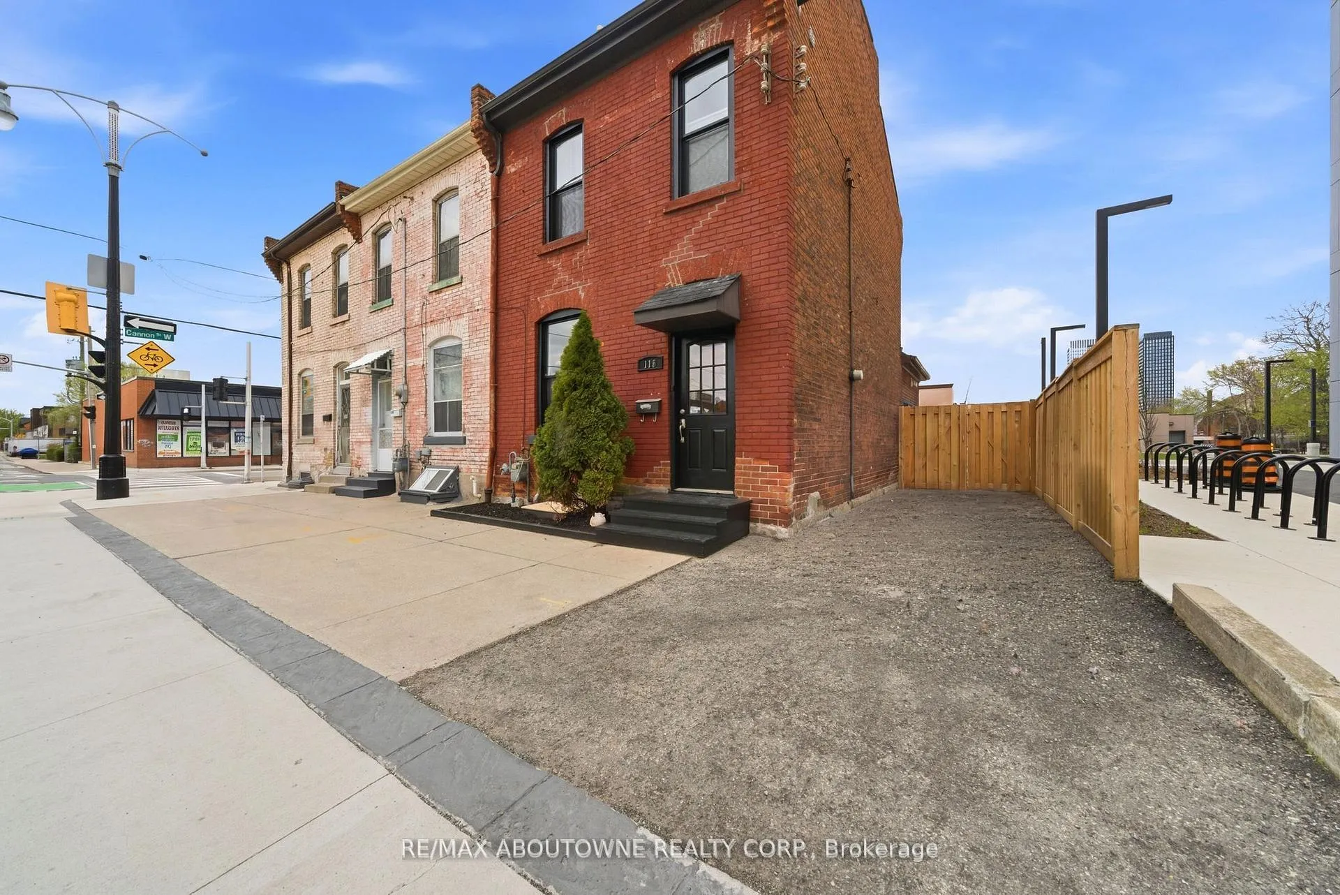 Photo 3 of 116 Bay Street N, Hamilton, Central — HOMEH