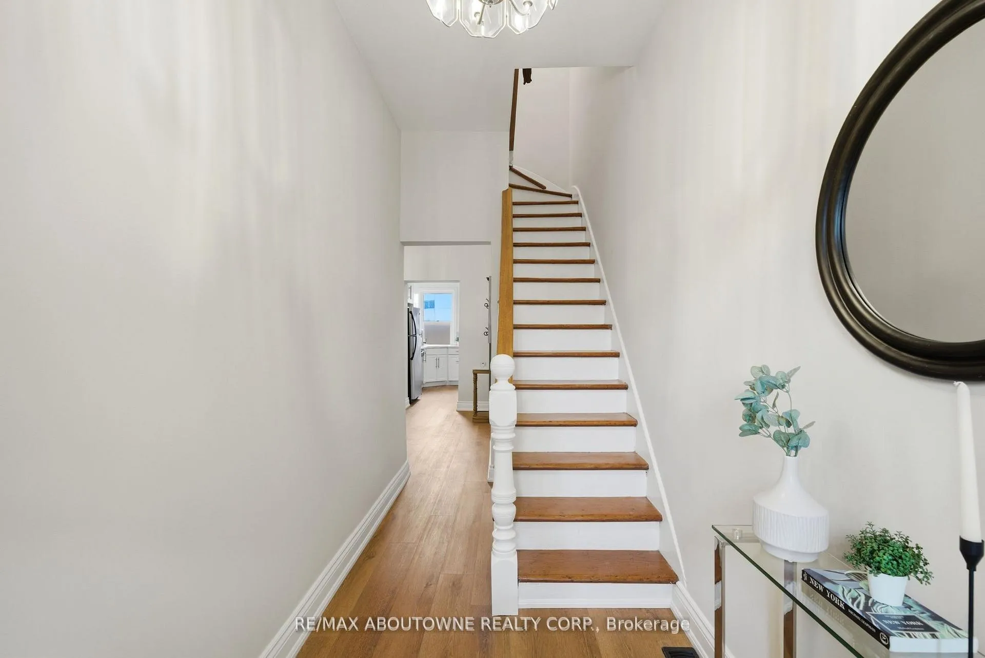 Photo 4 of 116 Bay Street N, Hamilton, Central — HOMEH
