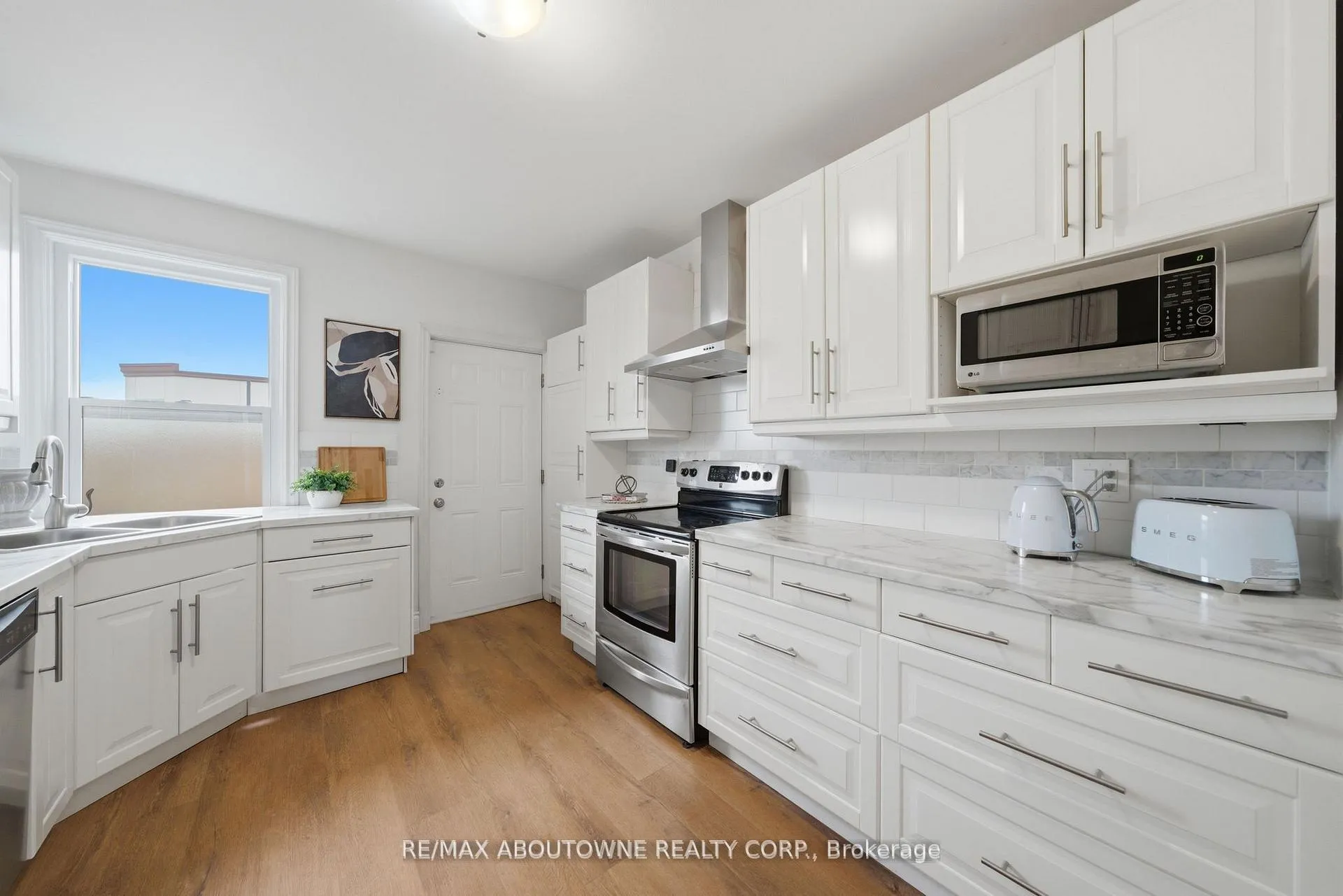 Photo 11 of 116 Bay Street N, Hamilton, Central — HOMEH