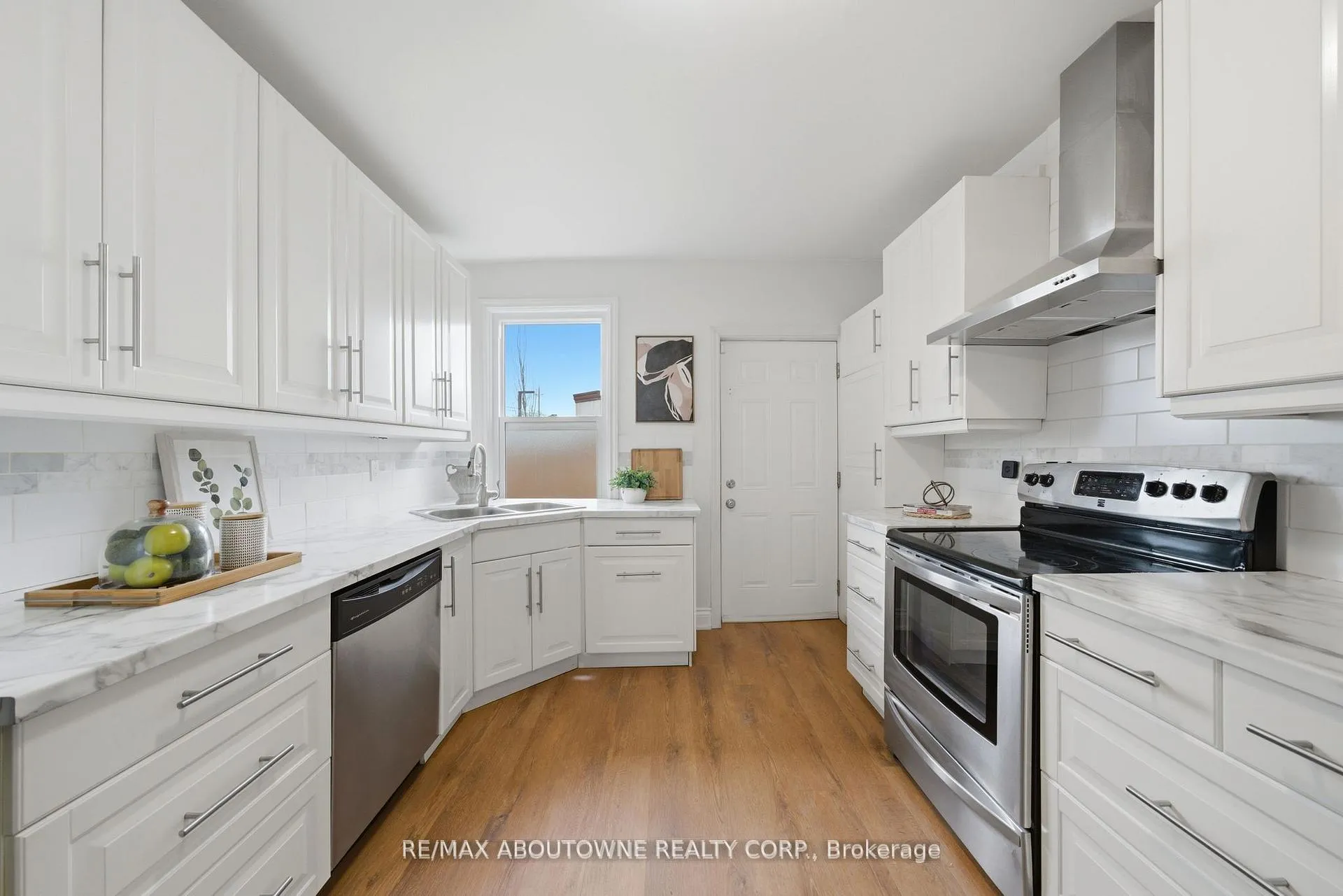 Photo 12 of 116 Bay Street N, Hamilton, Central — HOMEH