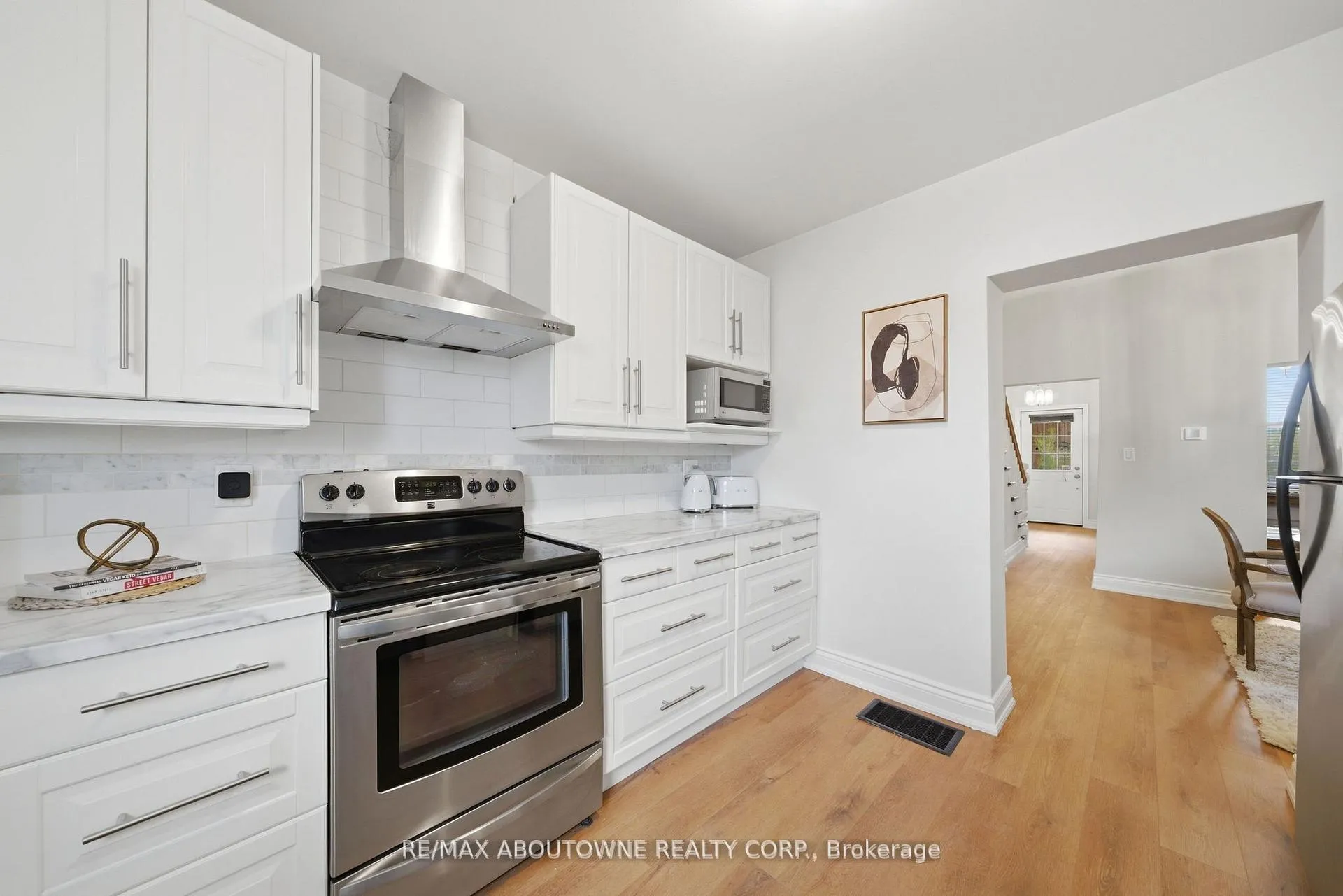 Photo 14 of 116 Bay Street N, Hamilton, Central — HOMEH