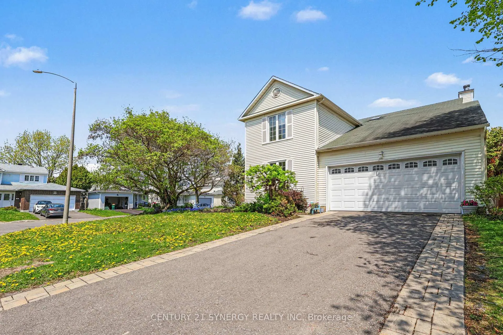 Photo 3 of 277 Mceachern Crescent, Ottawa, Bilberry Creek/Queenswood Heights — HOMEH