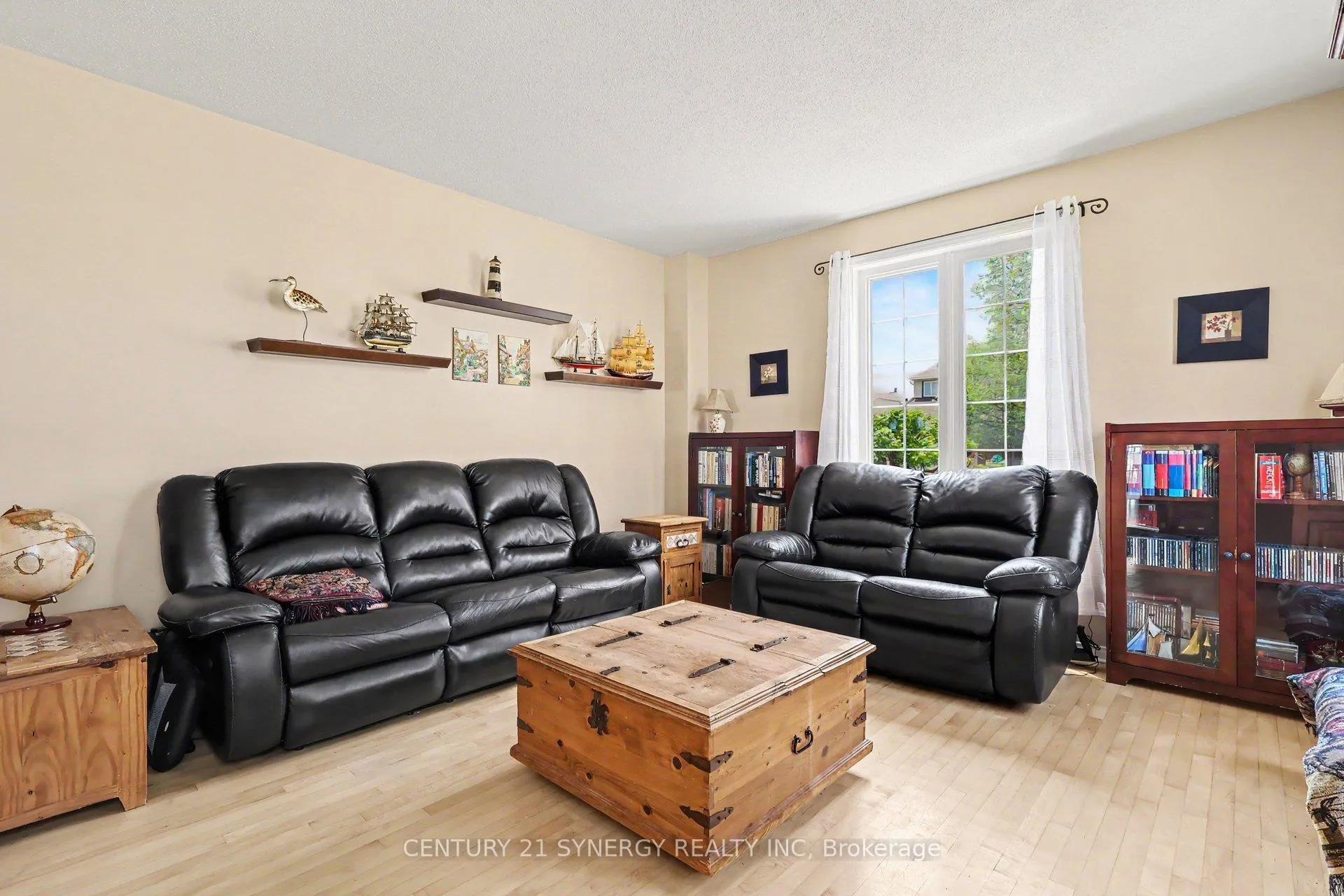 Photo 5 of 277 Mceachern Crescent, Ottawa, Bilberry Creek/Queenswood Heights — HOMEH