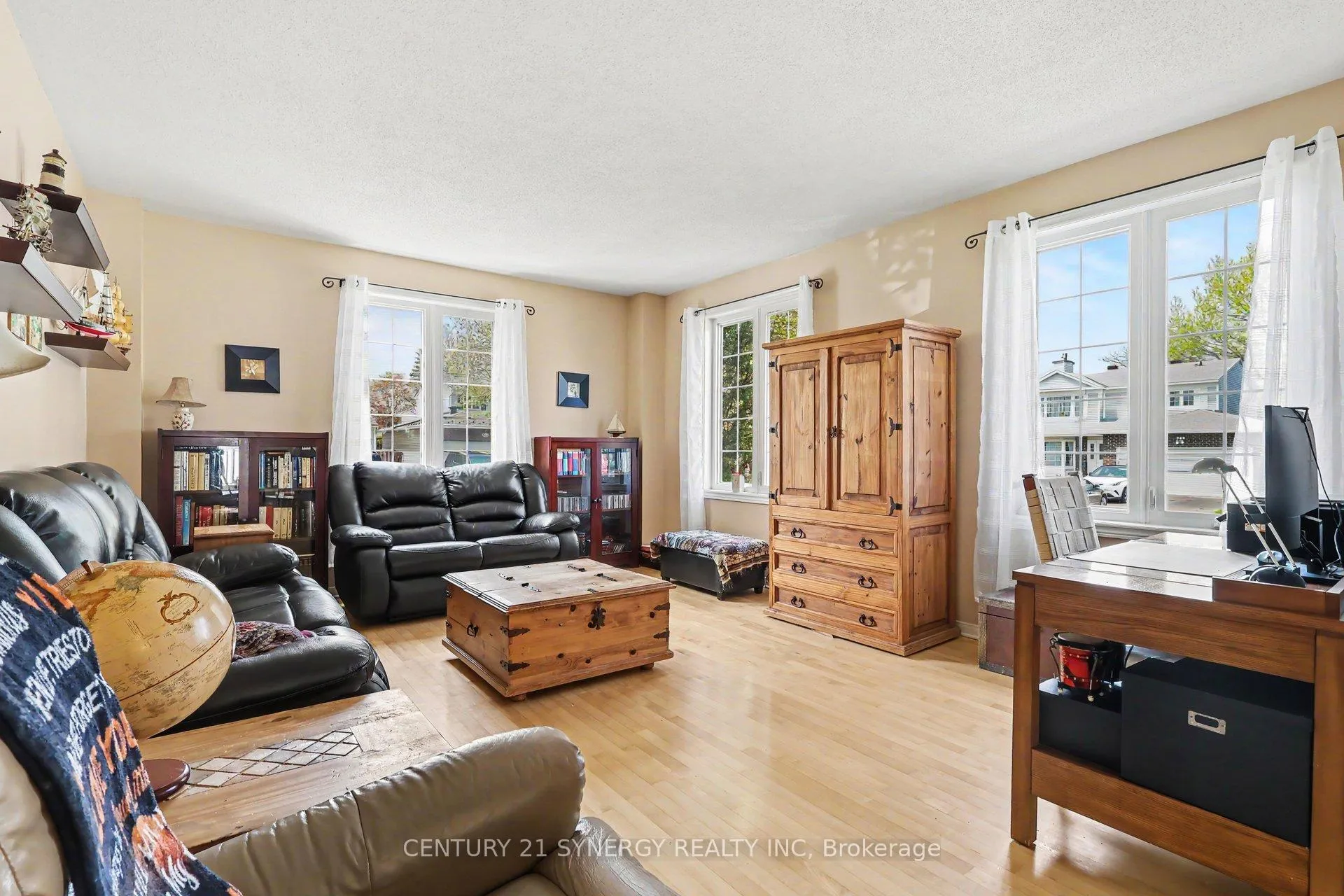 Photo 6 of 277 Mceachern Crescent, Ottawa, Bilberry Creek/Queenswood Heights — HOMEH