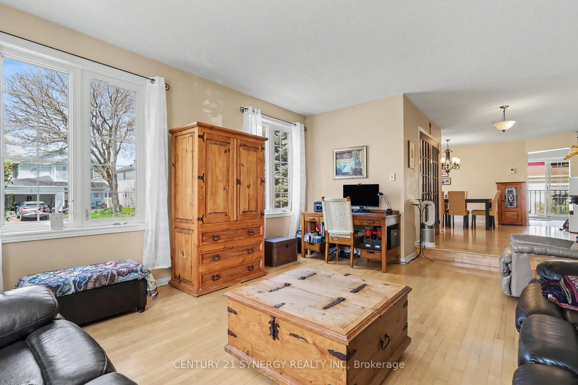 Photo 7 of 277 Mceachern Crescent, Ottawa, Bilberry Creek/Queenswood Heights — HOMEH
