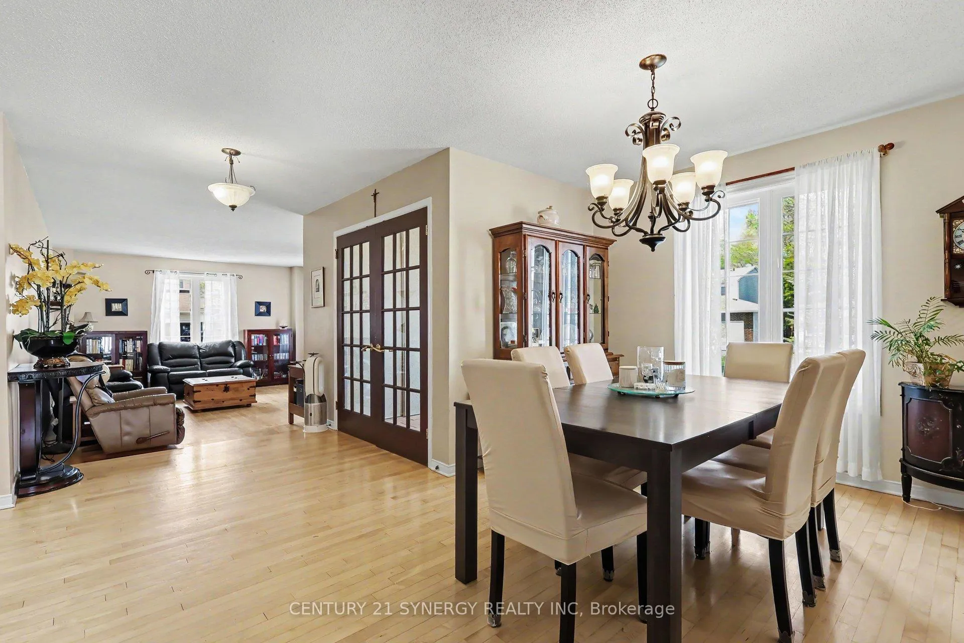 Photo 8 of 277 Mceachern Crescent, Ottawa, Bilberry Creek/Queenswood Heights — HOMEH