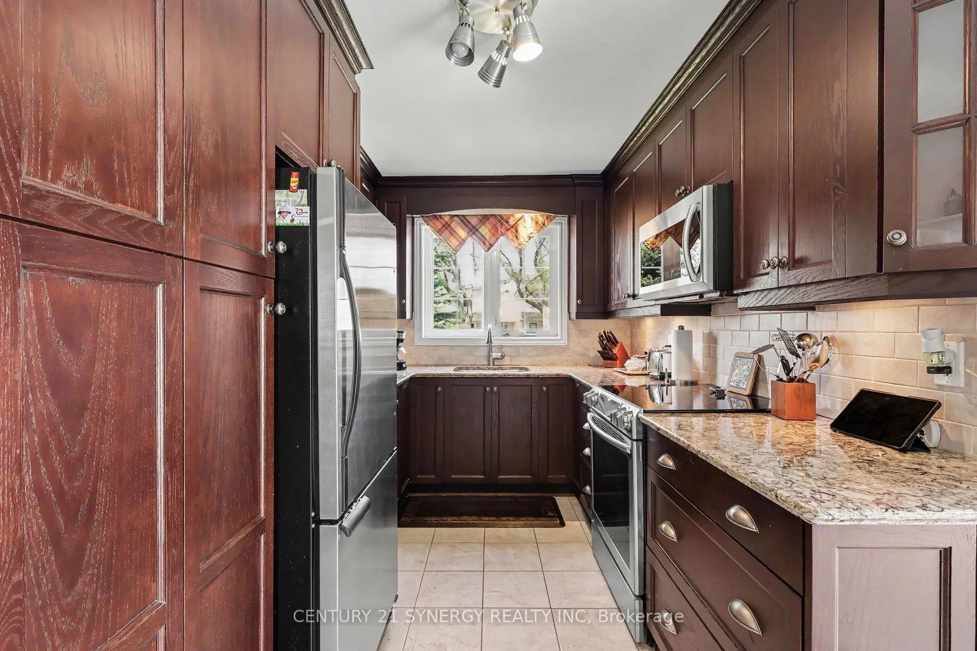 Photo 13 of 277 Mceachern Crescent, Ottawa, Bilberry Creek/Queenswood Heights — HOMEH