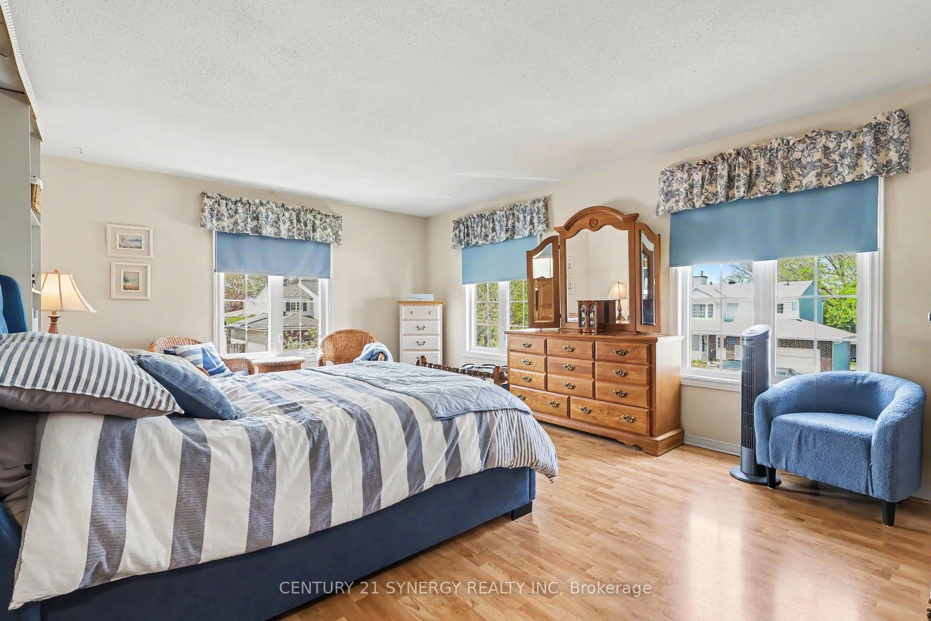 Photo 18 of 277 Mceachern Crescent, Ottawa, Bilberry Creek/Queenswood Heights — HOMEH