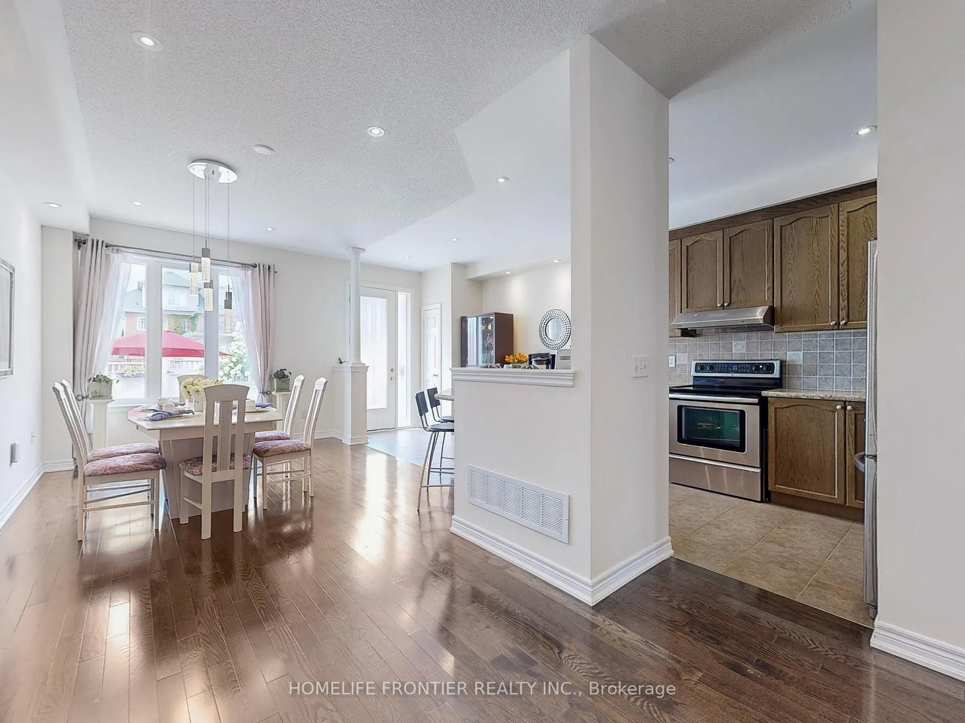Photo 11 of 26 Outer Banks Drive, Markham, Cornell — HOMEH