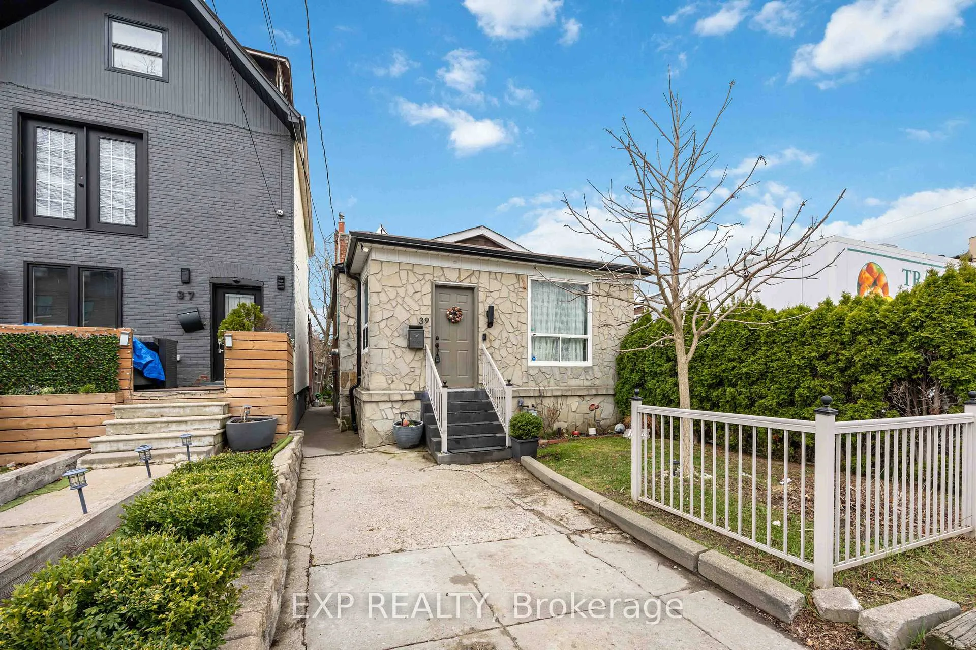 Photo 2 of Unit Main, 39 Rowntree Avenue, Toronto, Weston-Pellam Park — HOMEH