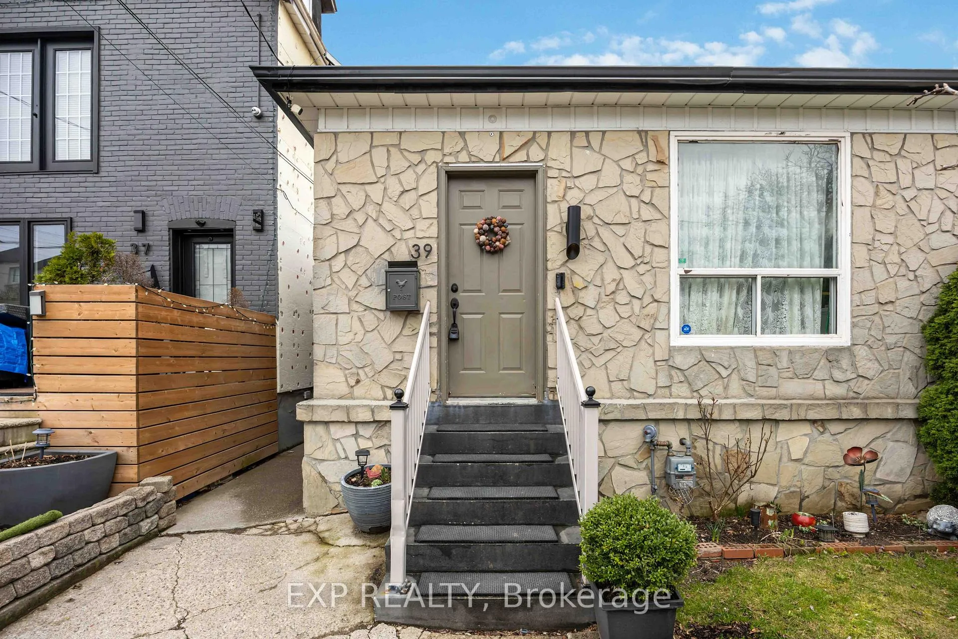 Photo 3 of Unit Main, 39 Rowntree Avenue, Toronto, Weston-Pellam Park — HOMEH
