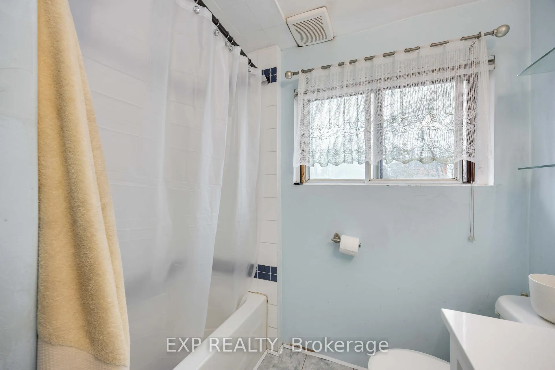 Photo 15 of Unit Main, 39 Rowntree Avenue, Toronto, Weston-Pellam Park — HOMEH