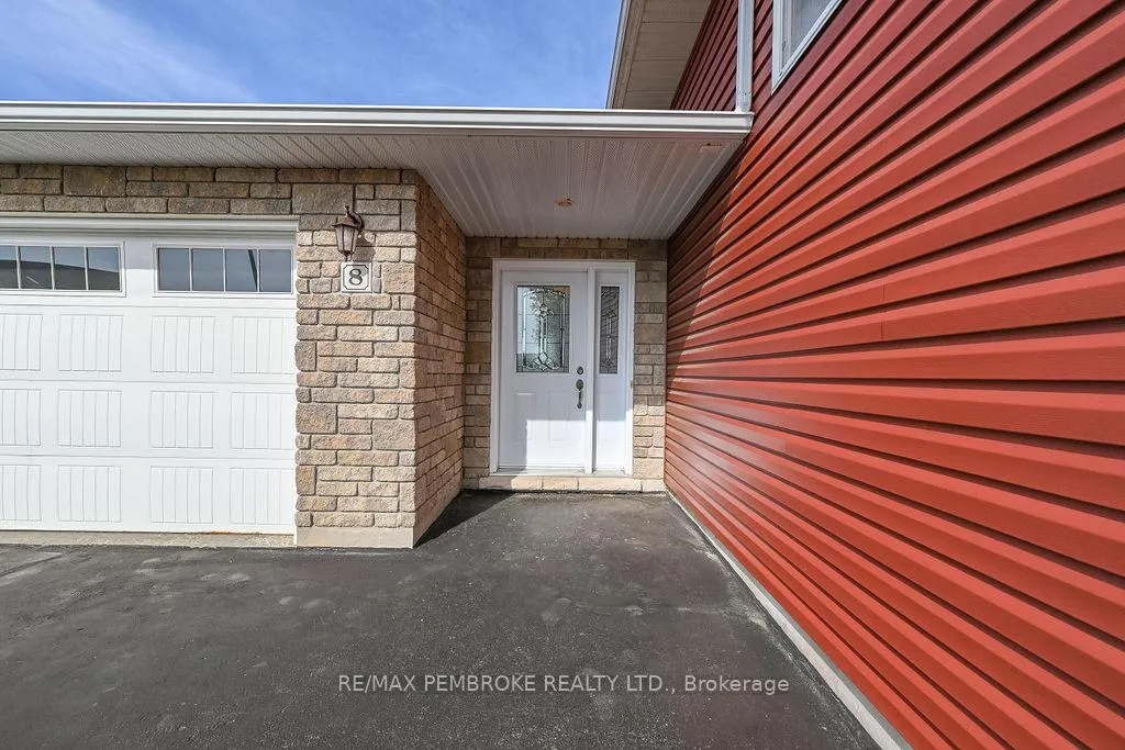 Photo 3 of 8 Greenvale Crescent, Petawawa — HOMEH