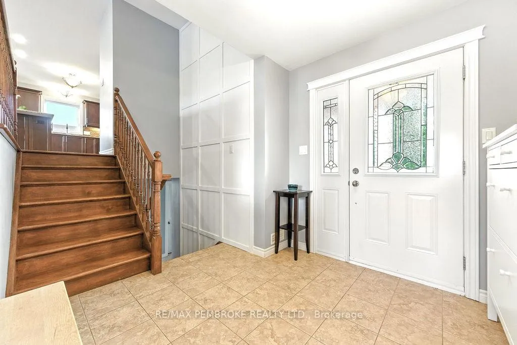 Photo 4 of 8 Greenvale Crescent, Petawawa — HOMEH
