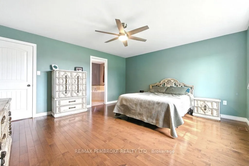 Photo 6 of 8 Greenvale Crescent, Petawawa — HOMEH