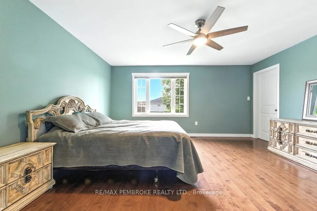 Photo 7 of 8 Greenvale Crescent, Petawawa — HOMEH