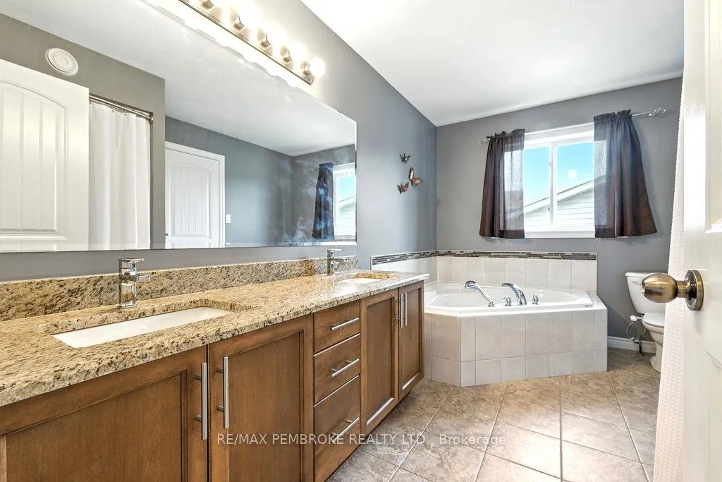 Photo 9 of 8 Greenvale Crescent, Petawawa — HOMEH