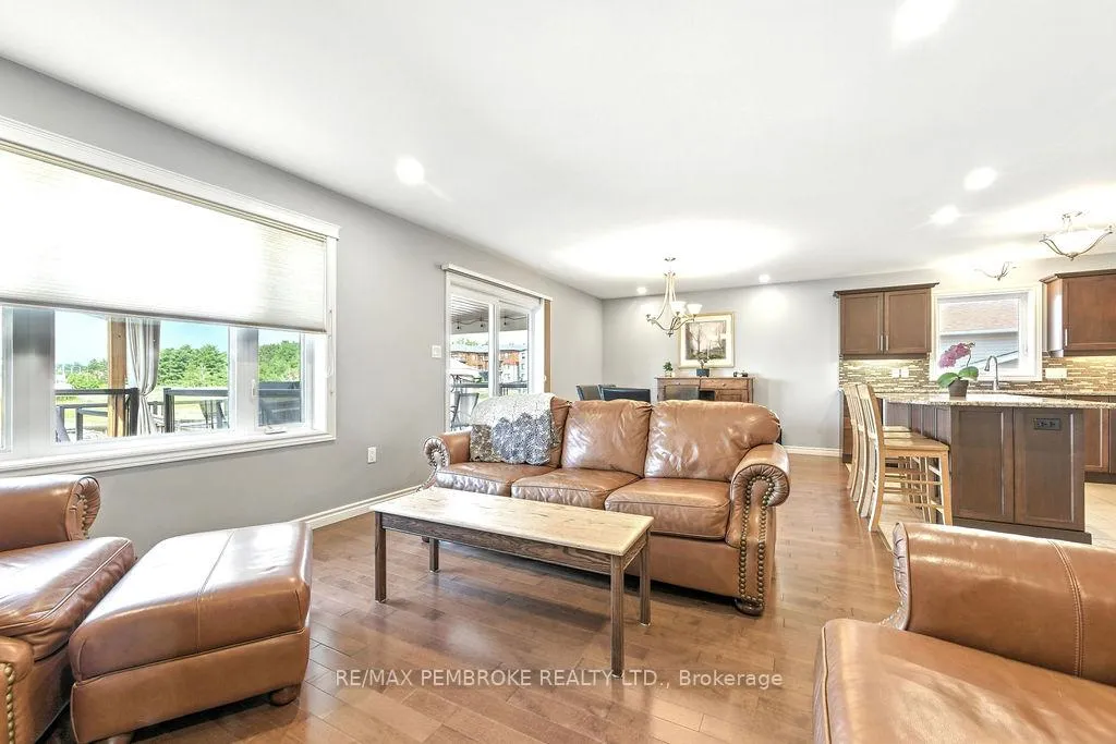 Photo 13 of 8 Greenvale Crescent, Petawawa — HOMEH
