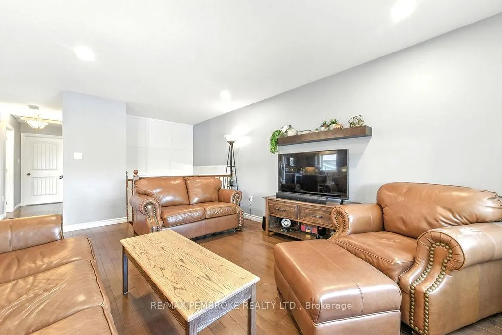 Photo 14 of 8 Greenvale Crescent, Petawawa — HOMEH