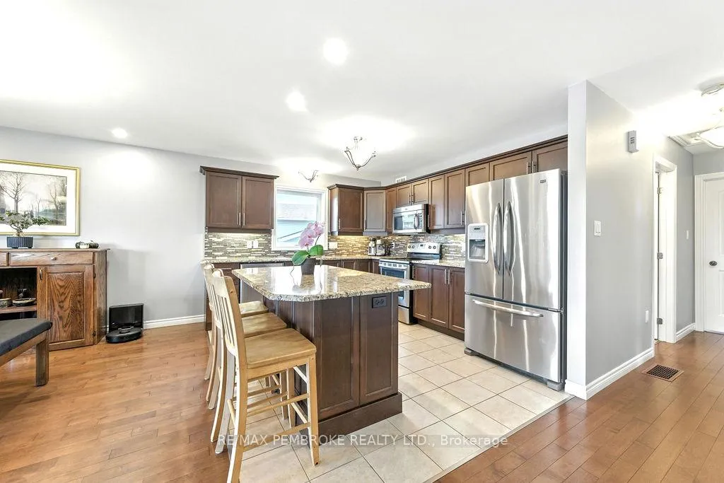 Photo 15 of 8 Greenvale Crescent, Petawawa — HOMEH