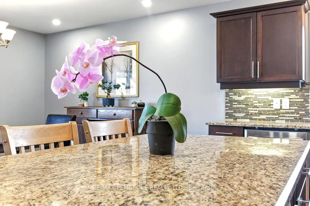 Photo 16 of 8 Greenvale Crescent, Petawawa — HOMEH