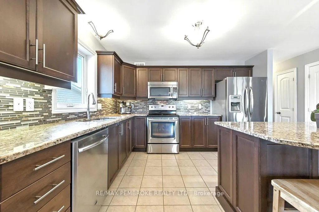 Photo 18 of 8 Greenvale Crescent, Petawawa — HOMEH