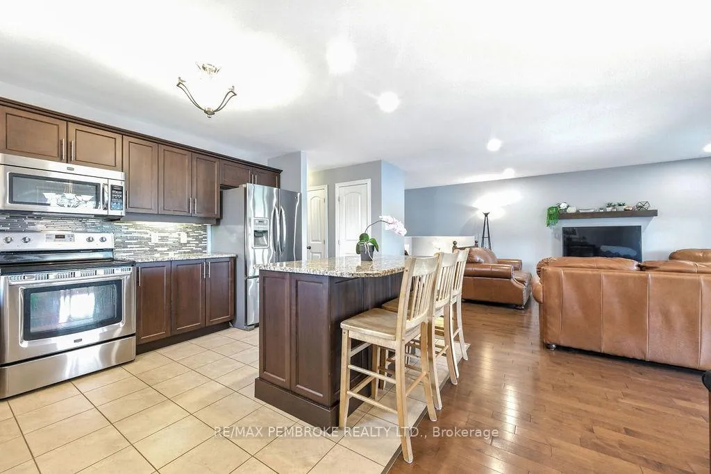 Photo 19 of 8 Greenvale Crescent, Petawawa — HOMEH
