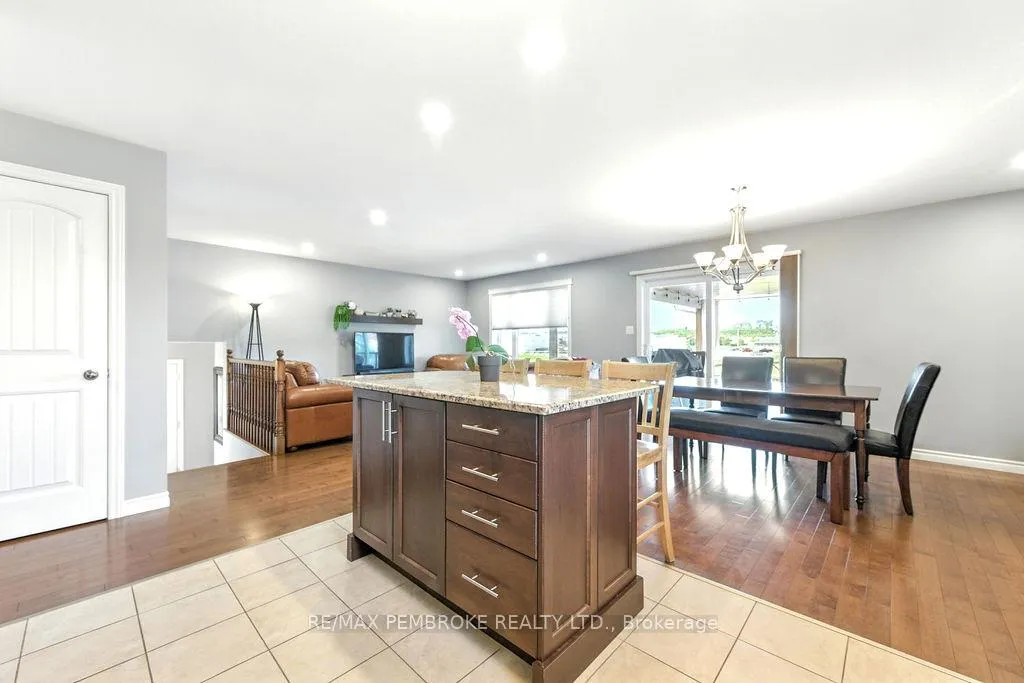 Photo 20 of 8 Greenvale Crescent, Petawawa — HOMEH