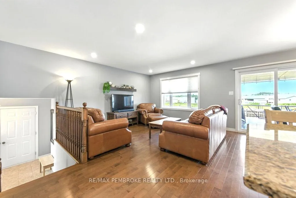 Photo 21 of 8 Greenvale Crescent, Petawawa — HOMEH