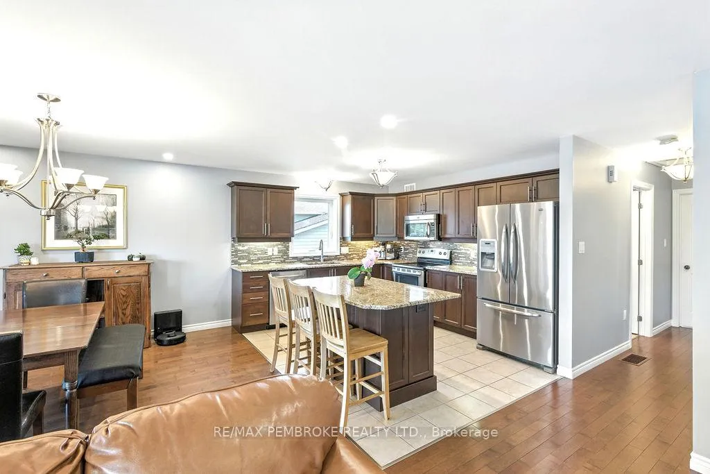 Photo 22 of 8 Greenvale Crescent, Petawawa — HOMEH