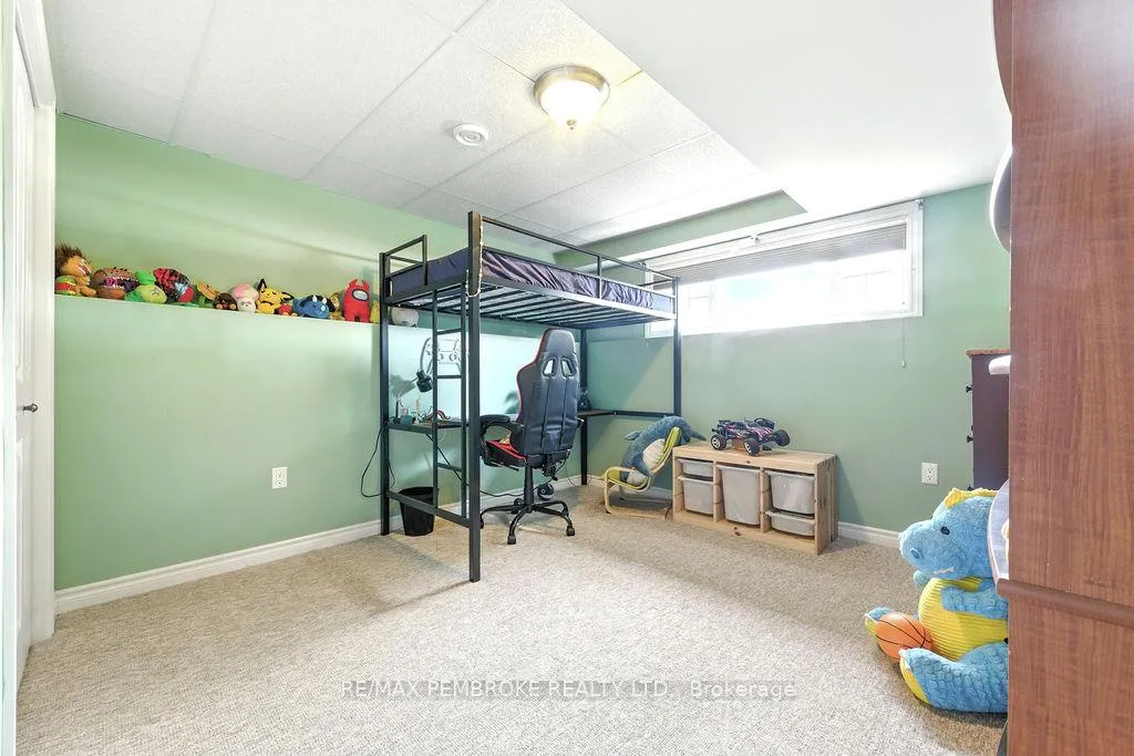 Photo 26 of 8 Greenvale Crescent, Petawawa — HOMEH