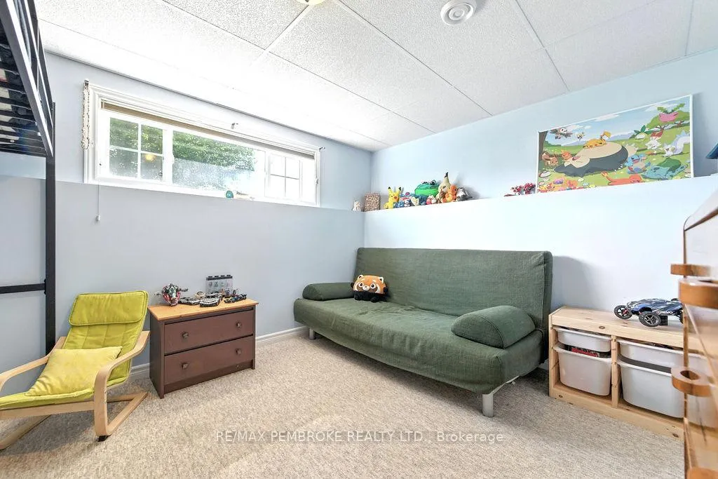Photo 27 of 8 Greenvale Crescent, Petawawa — HOMEH