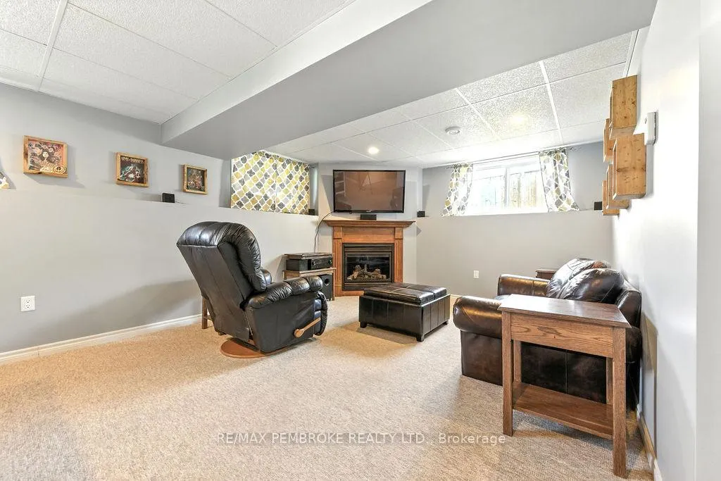 Photo 30 of 8 Greenvale Crescent, Petawawa — HOMEH