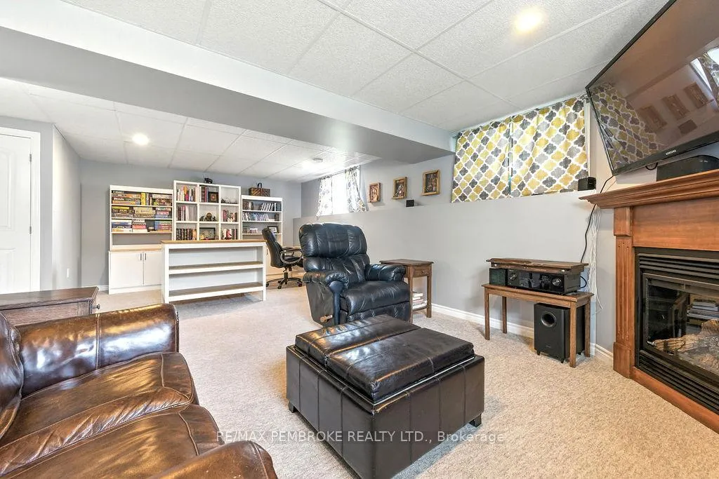 Photo 31 of 8 Greenvale Crescent, Petawawa — HOMEH
