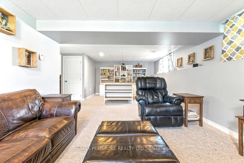Photo 32 of 8 Greenvale Crescent, Petawawa — HOMEH