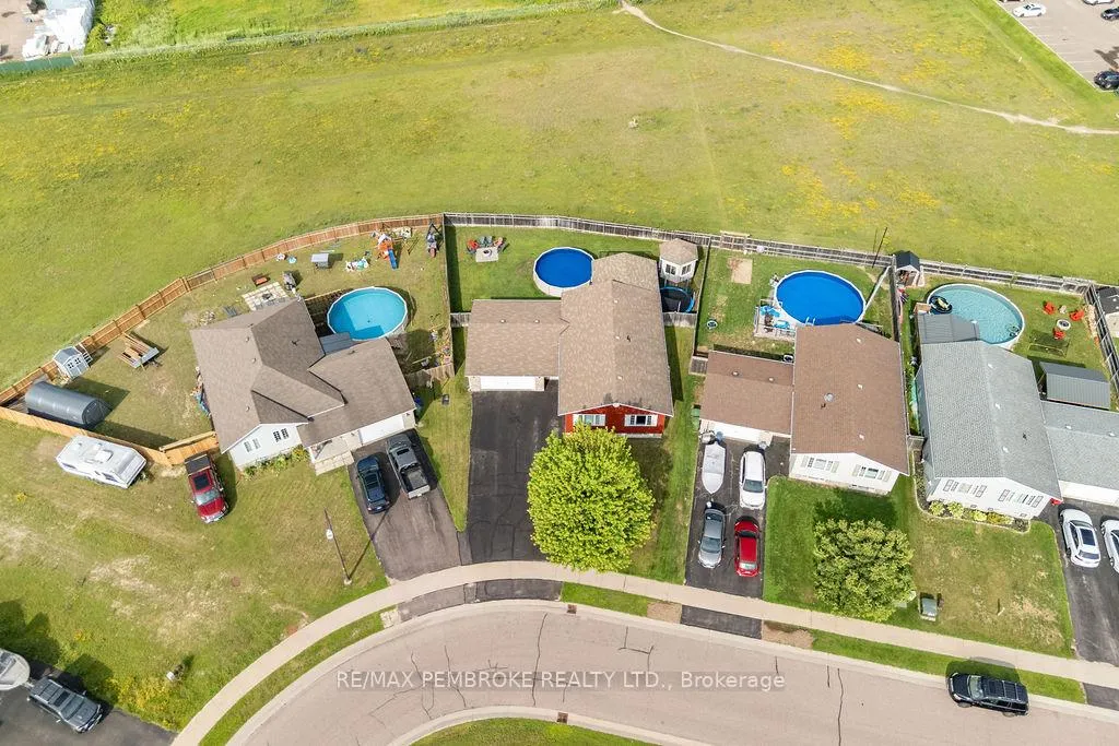 Photo 39 of 8 Greenvale Crescent, Petawawa — HOMEH