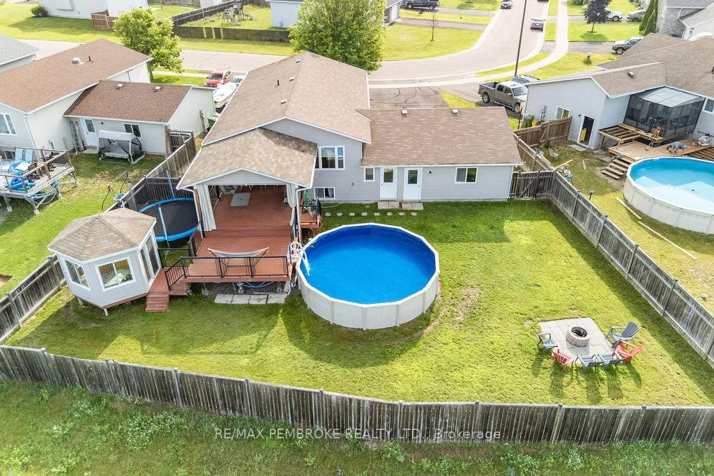 Photo 40 of 8 Greenvale Crescent, Petawawa — HOMEH