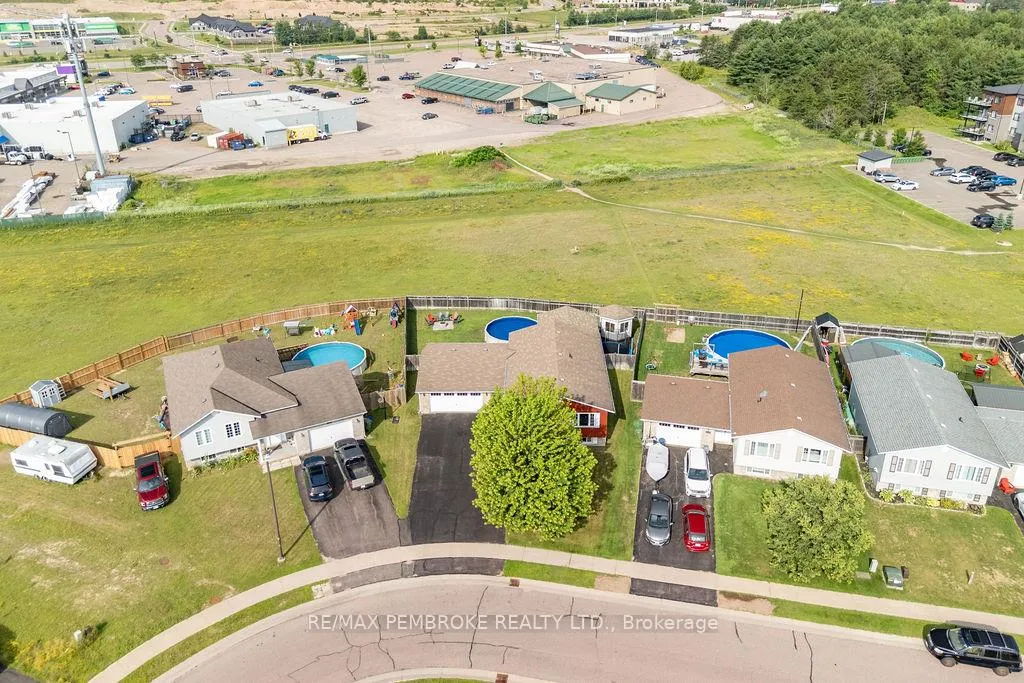 Photo 43 of 8 Greenvale Crescent, Petawawa — HOMEH