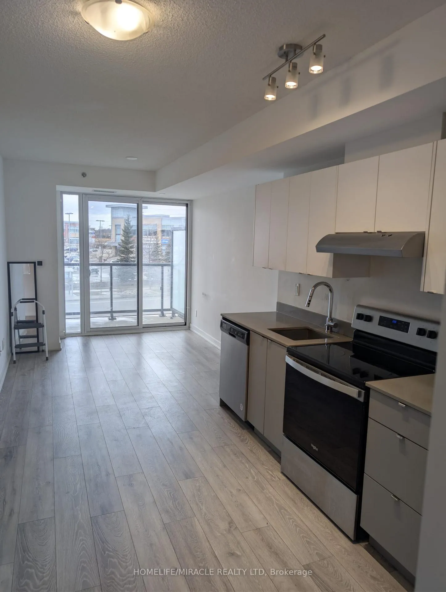 Photo 8 of Unit A214, 3210 Dakota Common, Burlington, Alton — HOMEH