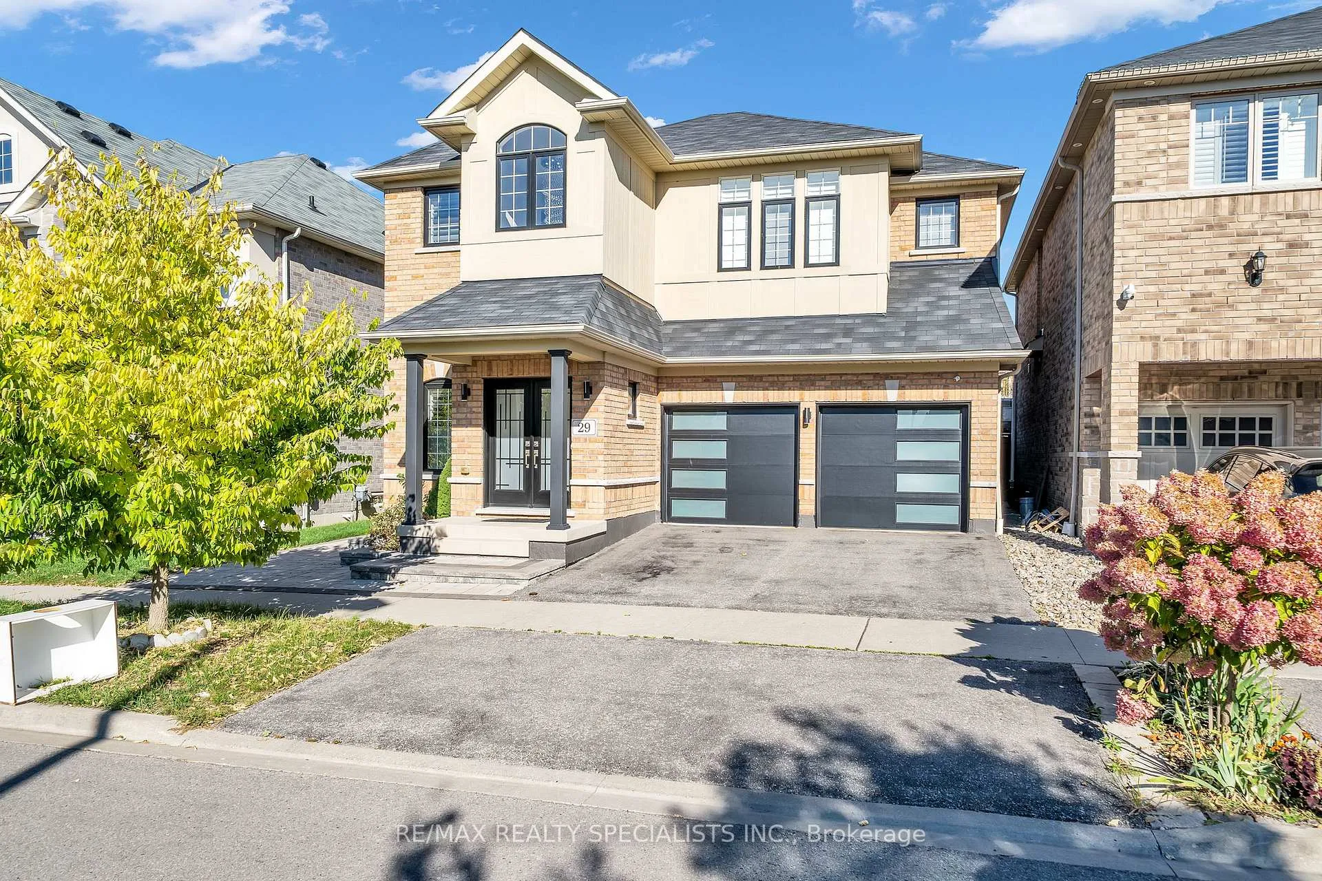 Photo 2 of 29 Skelton Crescent, Ajax, Central East — HOMEH
